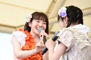 左から桜井えま、仲村悠菜。