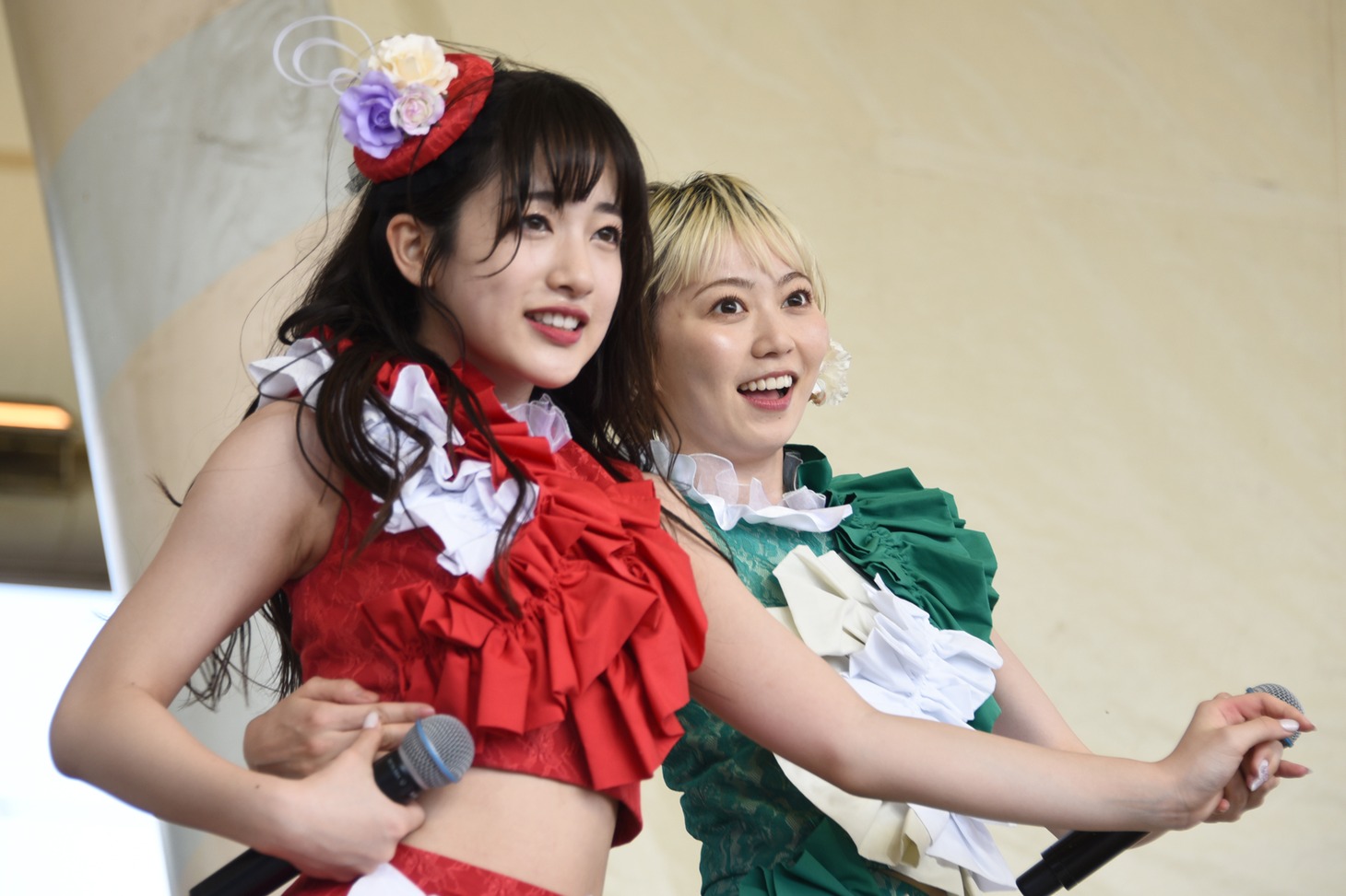 左から桜木心菜、安本彩花。