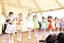 「kyo-do?」の振り付けをレクチャーする私立恵比寿中学。