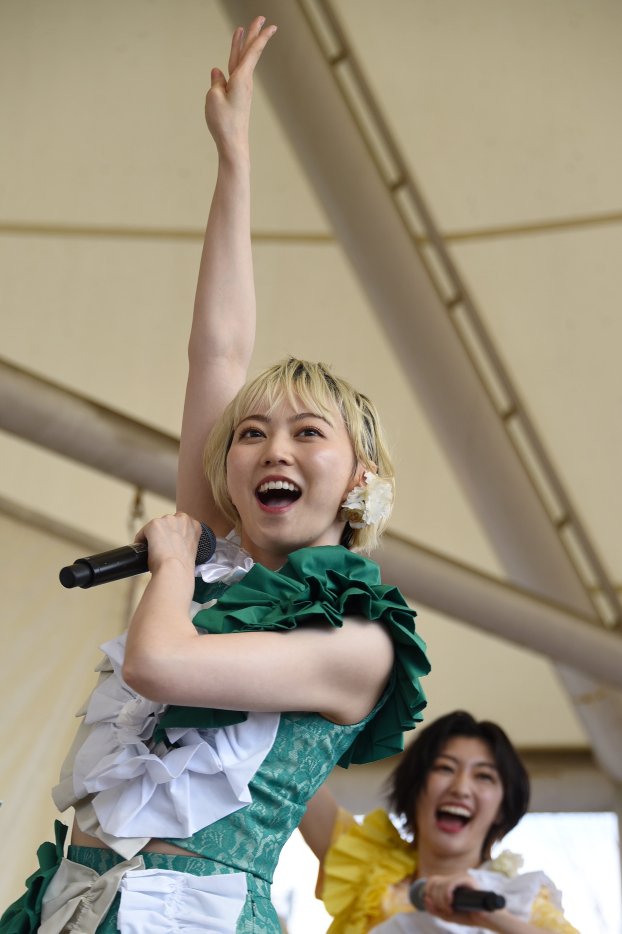 安本彩花