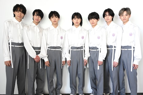 龍宮城のメンバー。左から冨田侑暉、Ray、KEIGO、ITARU、KENT、S、齋木春空。