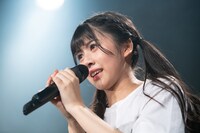 涙を流す藤崎未来。