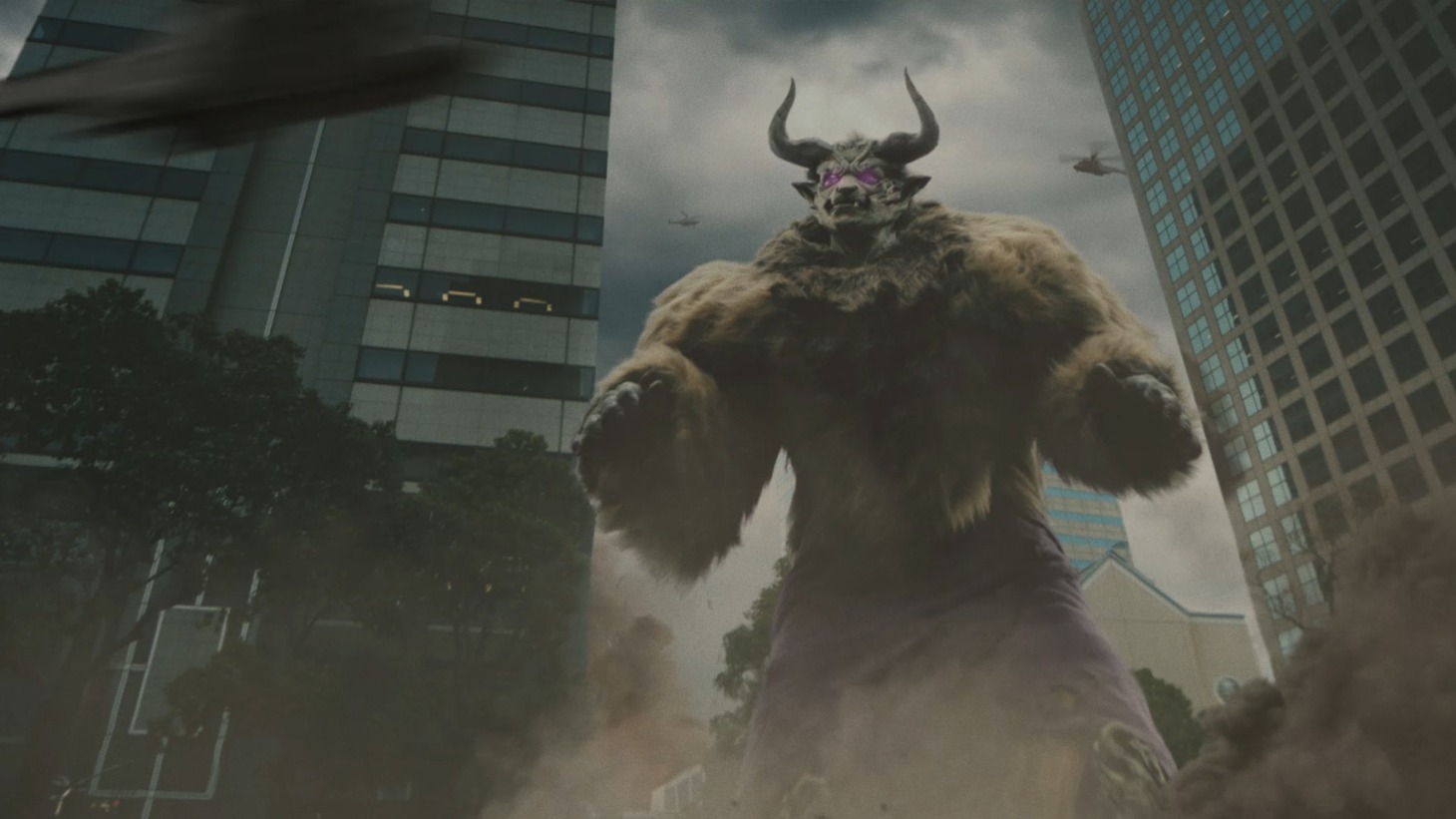 「サントリー天然水 ファイバー8000」のWeb CM「怪獣バイアフー襲来」編より。