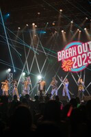 GENICのパフォーマンスの様子。