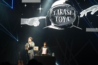 高瀬統也のパフォーマンスの様子。