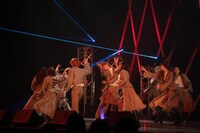 ONE LOVE ONE HEARTのパフォーマンスの様子。