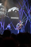 高瀬統也のパフォーマンスの様子。