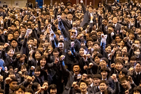長渕剛と児島県立鹿児島南高等学校の卒業生。(c)オフィスレン (c)AbemaTV,Inc.