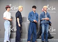 退場するタイミングをうかがう後藤威尊、西洸人、田島将吾、木村柾哉。