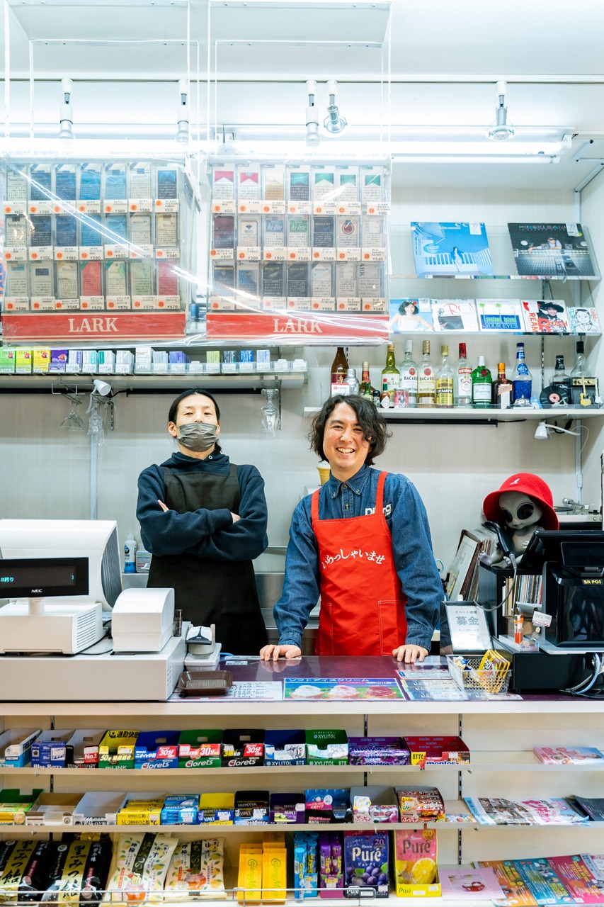 左から東京・レコードコンビニ店主、ディスク百合おん、MEEBEE a.k.a KAZUHIRO ABO。