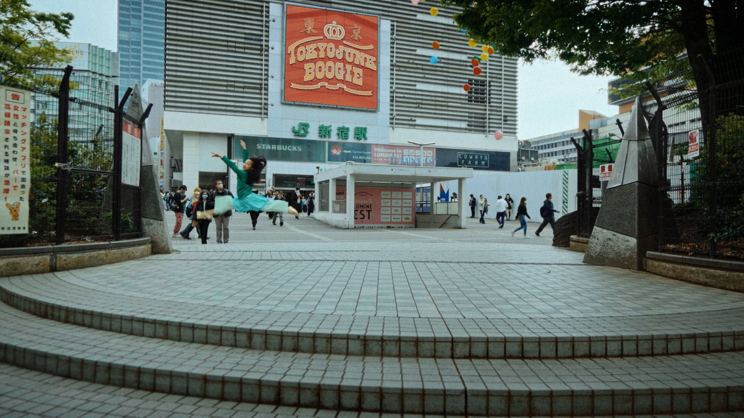 「TOKYO JUNK BOOGIE」ミュージックビデオより。