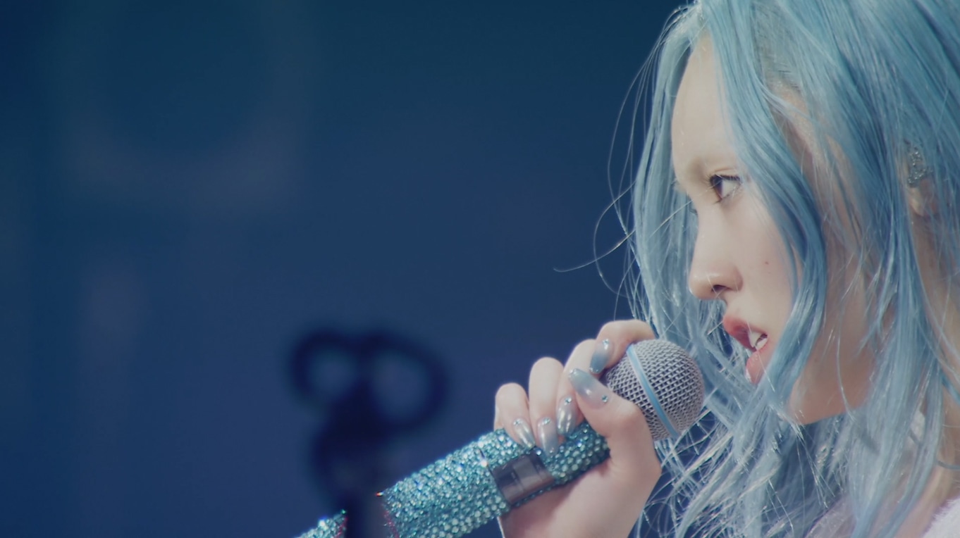 ちゃんみな「I'm Not OK」ライブ映像より。