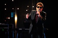 「SONGS」より、鈴木雅之。（写真提供：NHK）