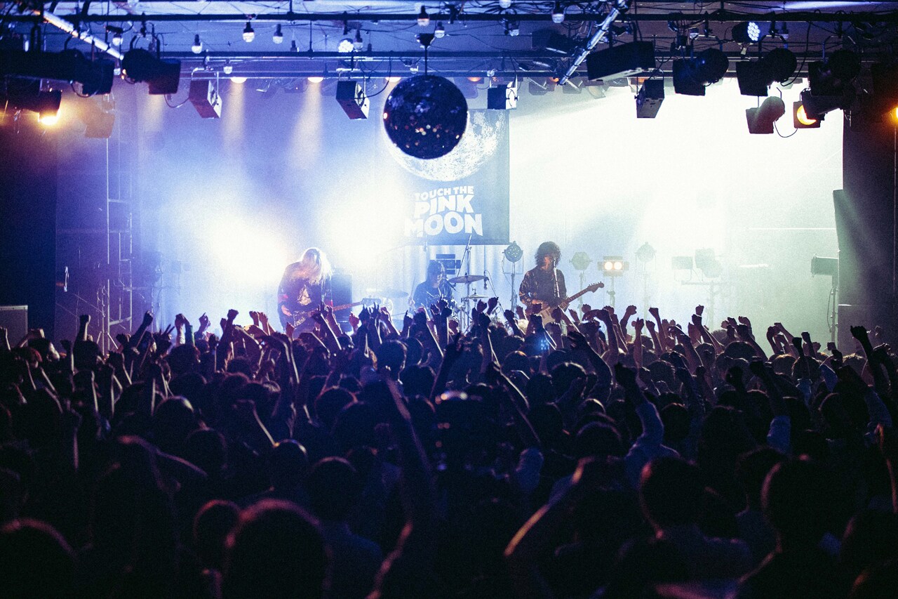 LIQUIDROOMに「PINK MOON」襲来！w.o.d.と8ottoの轟音大合戦
