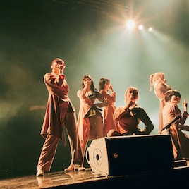 「NON TiE-UP」カバーも、ExWHYZ×BiSHツーマン大盛況