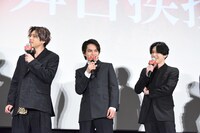 左から山田裕貴、北村匠海（DISH//）、吉沢亮。