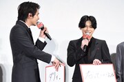 「しかもこれアドリブだぜ？」と言う北村匠海（DISH//）と「右っていいよね」の魅力を語る吉沢亮。