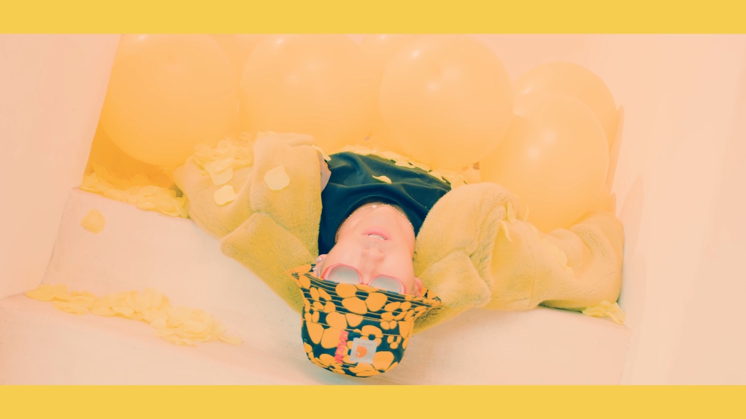 Ayumu Imazu「HONEYCOMB」MVより。
