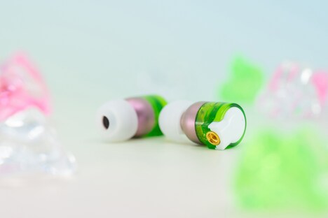 いぎなり東北産×e☆イヤホンのコラボイヤフォン。「泡-クリームソーダ-」モデル。