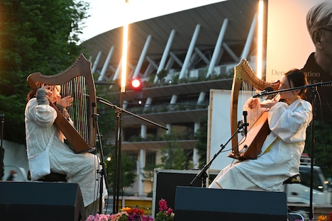 The Sacred Murmurs（ermhoi & Utena Kobayashi）