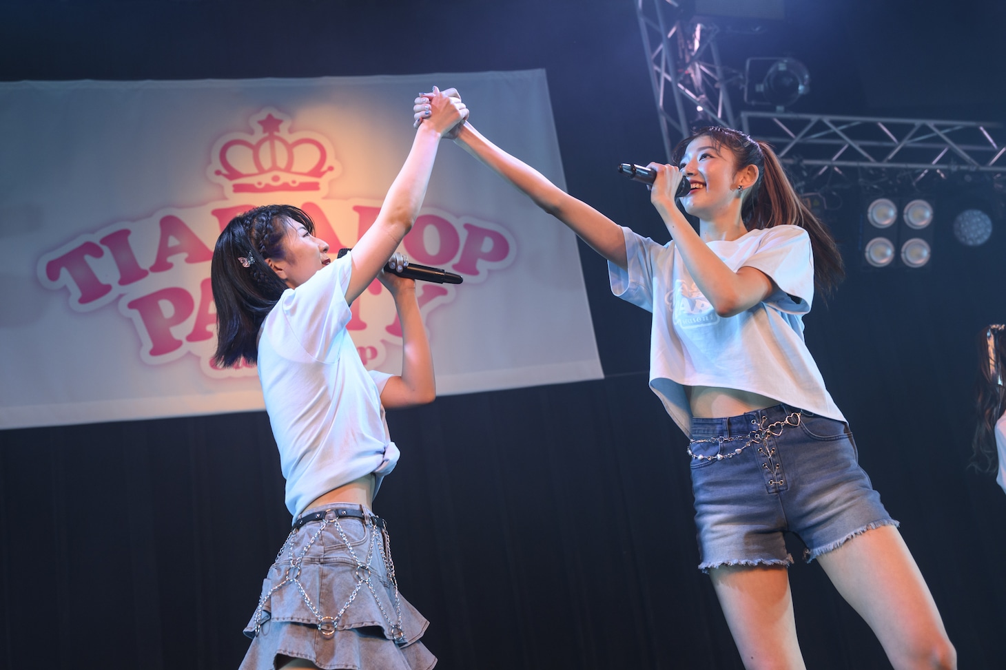 三田美吹と里菜。