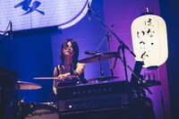 ほな・いこか（Dr）（撮影：横山マサト）