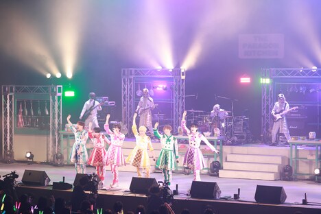 パンダドラゴン「THE PARAGON KITCHEN」パルテノン多摩公演の様子。(写真提供:株式会社DD)