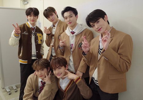 DXTEEN (c)LAPONE Entertainment