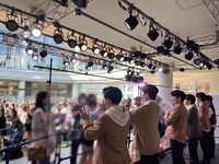 「Say Hello! DXTEEN」大阪・あべのキューズモール公演の様子。(c)LAPONE Entertainment