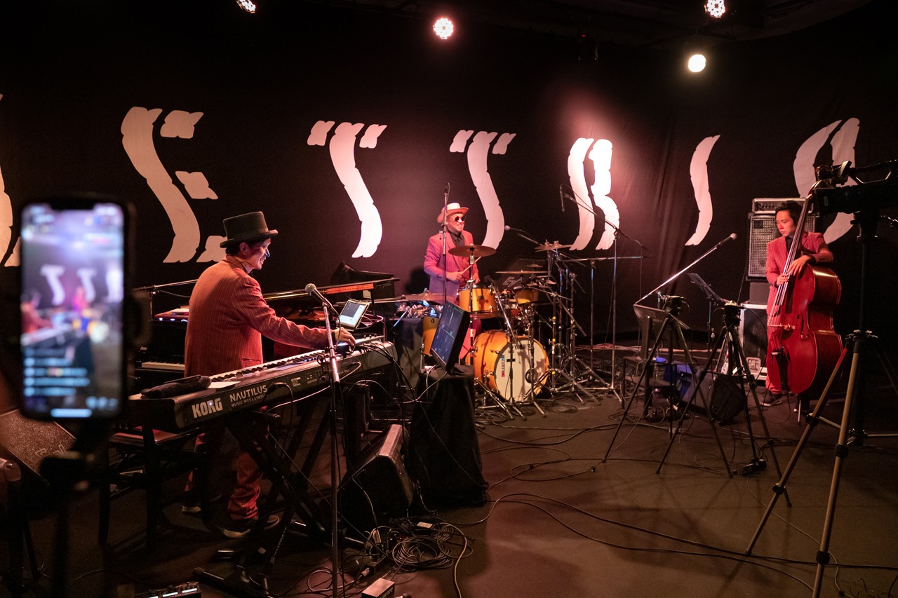 「H ZETTRIO YouTube Special Live 2023 ～ Spring night ～」の様子。（Photo by Yuta Ito）