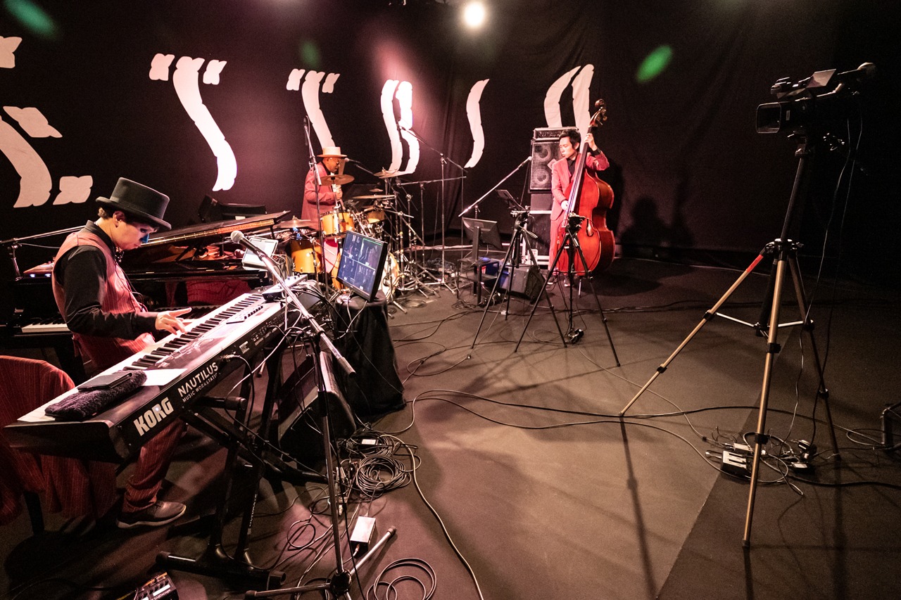 「H ZETTRIO YouTube Special Live 2023 ～ Spring night ～」の様子。（Photo by Yuta Ito）