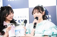 左から松本かれん、櫻井優衣。