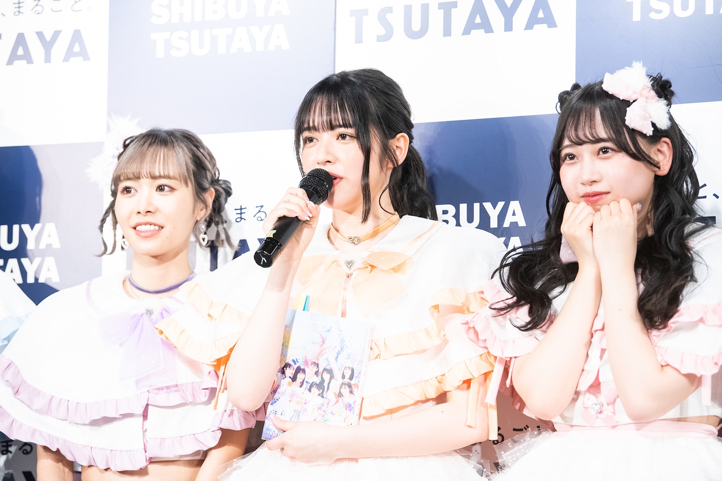 左から仲川瑠夏、鎮西寿々歌、松本かれん。