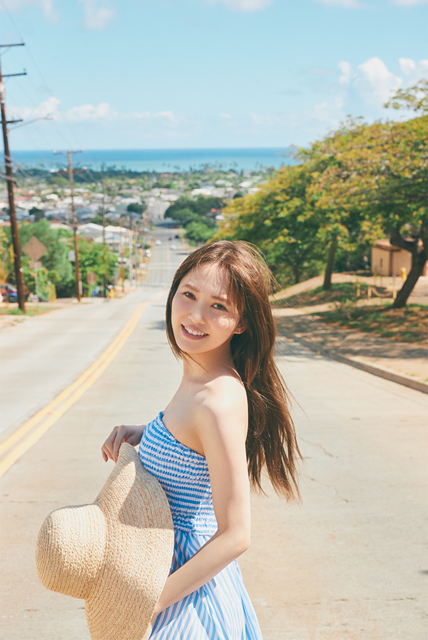 加藤史帆（日向坂46）の1st写真集「#会いたい」より。（撮影：三瓶康友）