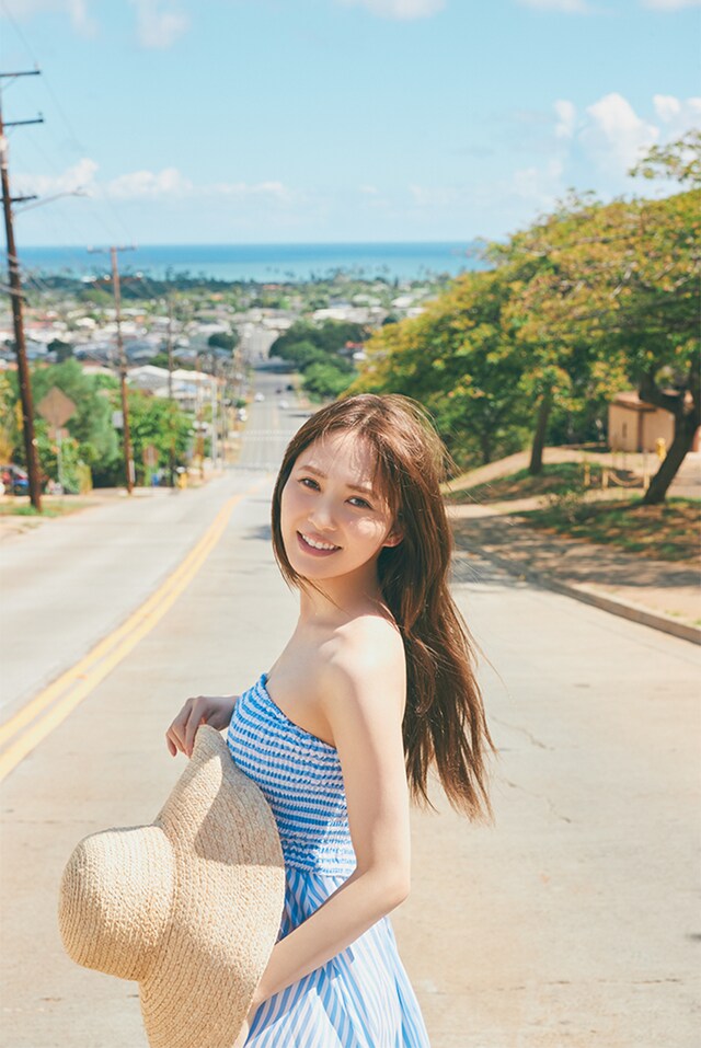 加藤史帆（日向坂46）の1st写真集（タイトル未定）より。（撮影：三瓶康友）