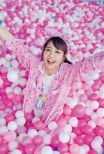 仲川瑠夏ソロカット（東京ニュース通信社刊 / 撮影：HIROKAZU）