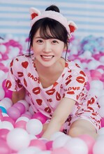 櫻井優衣ソロカット（東京ニュース通信社刊 / 撮影：HIROKAZU）