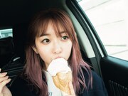 now（ExWHYZ）「やみつきガール」より。（撮影：細居幸次郎）