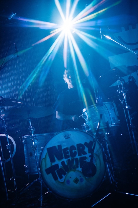 カズマタケイ（Dr）（Photo by Kana Tarumi）