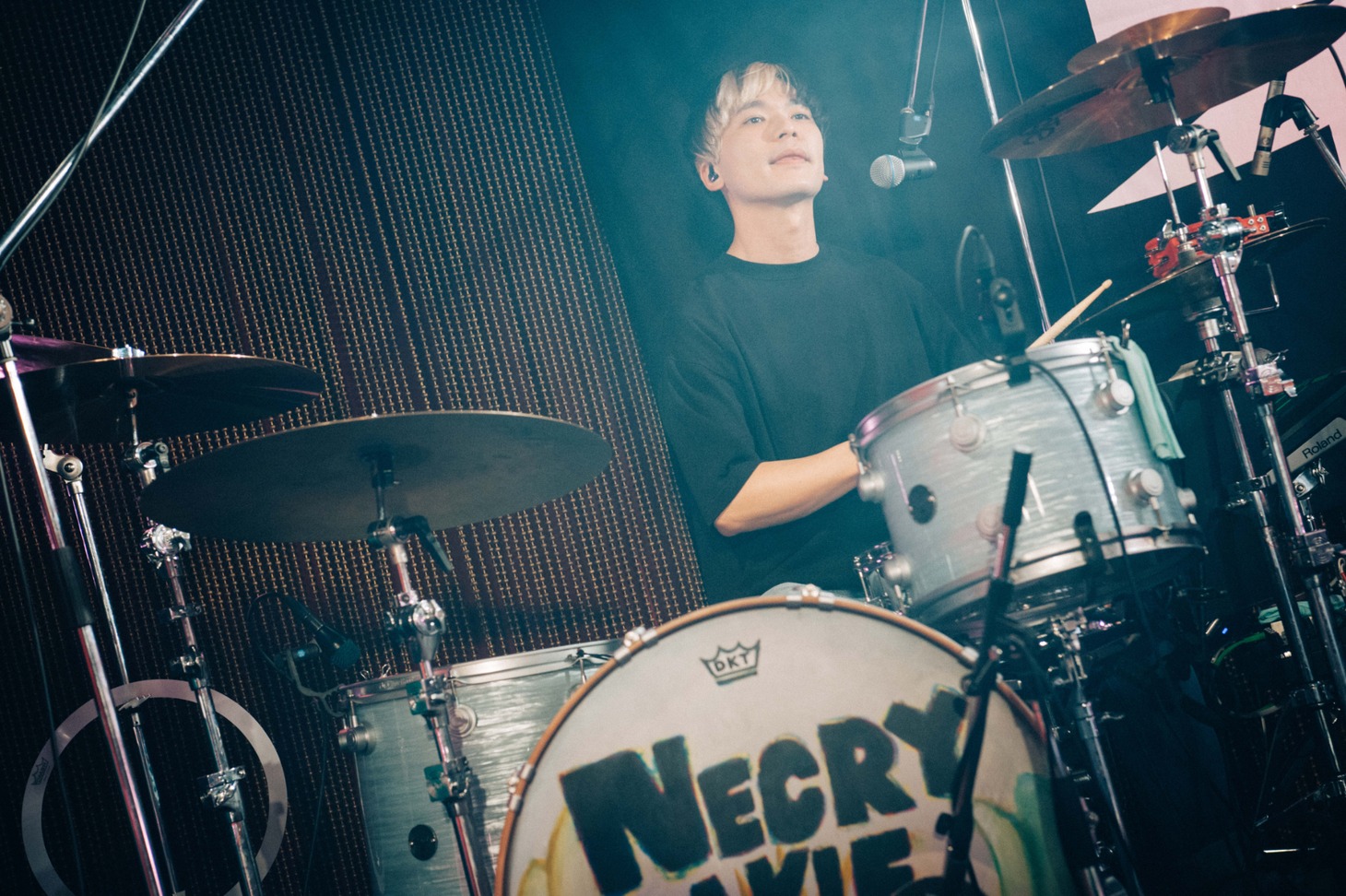 カズマタケイ（Dr）（Photo by Kana Tarumi）