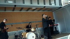 新東京が新曲「シエスタ」本日配信、渋谷駅前でゲリラライブ敢行するMV公開