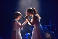 左から蓮水恭美、稀咲妃菜。