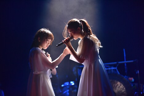 左から蓮水恭美、稀咲妃菜。