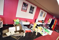 神奈川県民ホールのロビーに展示されたNUANCEの思い出の品々。