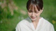 「淡麗グリーンラベル」の新テレビCM「半袖とグリーンラベル篇」より。
