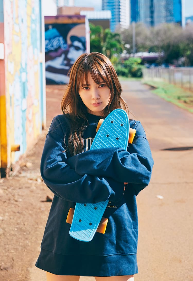 日向坂46加藤史帆、ハワイでスケボーに挑戦 - 音楽ナタリー