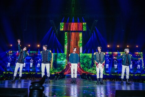 MC中のTOMORROW X TOGETHER。 (P)&(C) BIGHIT MUSIC