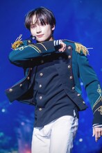 HUENINGKAI (P)&(C) BIGHIT MUSIC