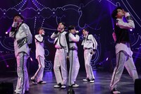 Lienelのパフォーマンスの様子。