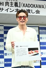 「肉主義」に掲載された100店から「デートで使うなら」というテーマで選んだ店舗を紹介するEXILE SHOKICHI。